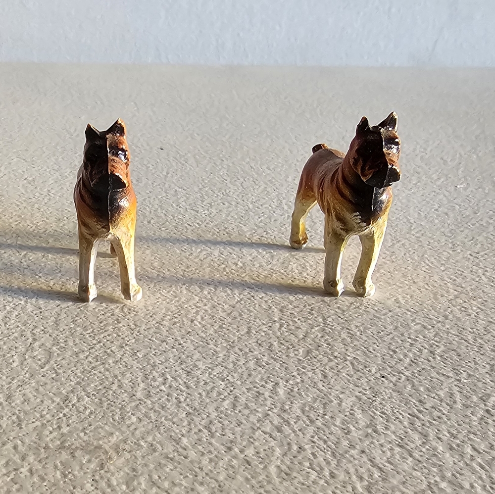 Boxer Bog Figure